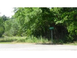 Lakeside Drive N