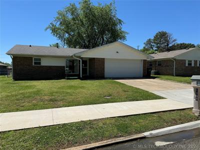 1303 W School Street