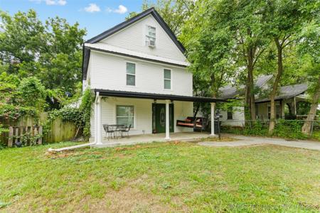 406 E 2nd Street