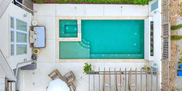 Image 3: Heated pool + hot tub