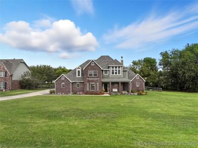 702 S Tallchief Avenue