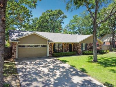 1009 N Faulkner Place