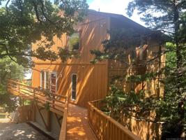 10 WESTWIND Drive