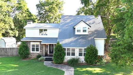 610 W Chenault Avenue