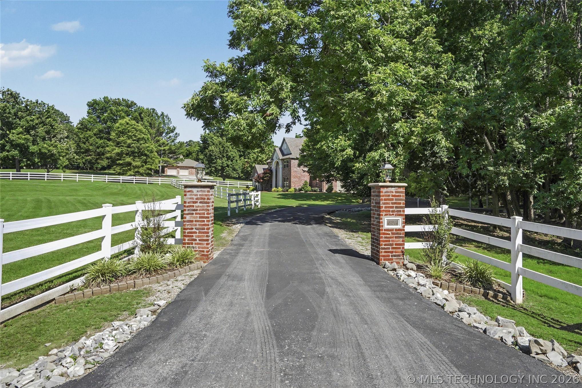 Image 2: Fenced 3.99 acres; ready for your electric gate.