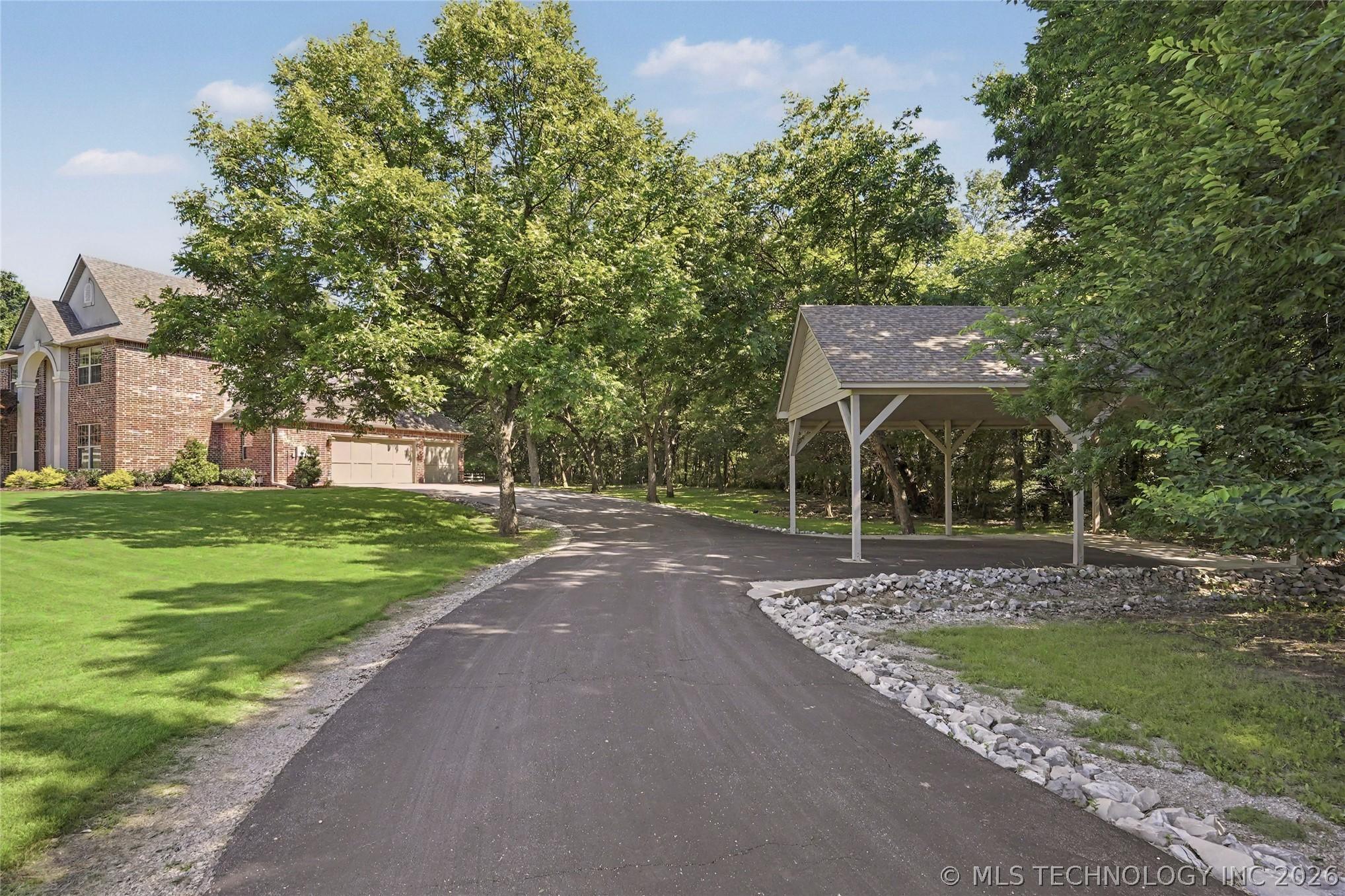 Image 3: Drive onto the property past the RV port.