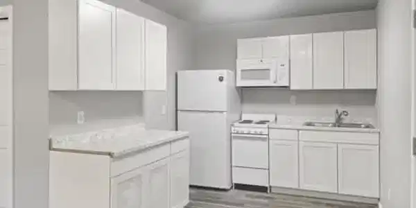 Image 4: Kitchen to include refrigerator too!