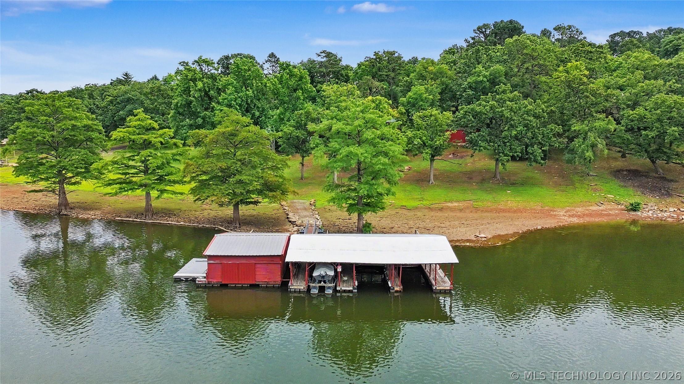Image 3: 3 slip boat dock and enclosed fishing dock