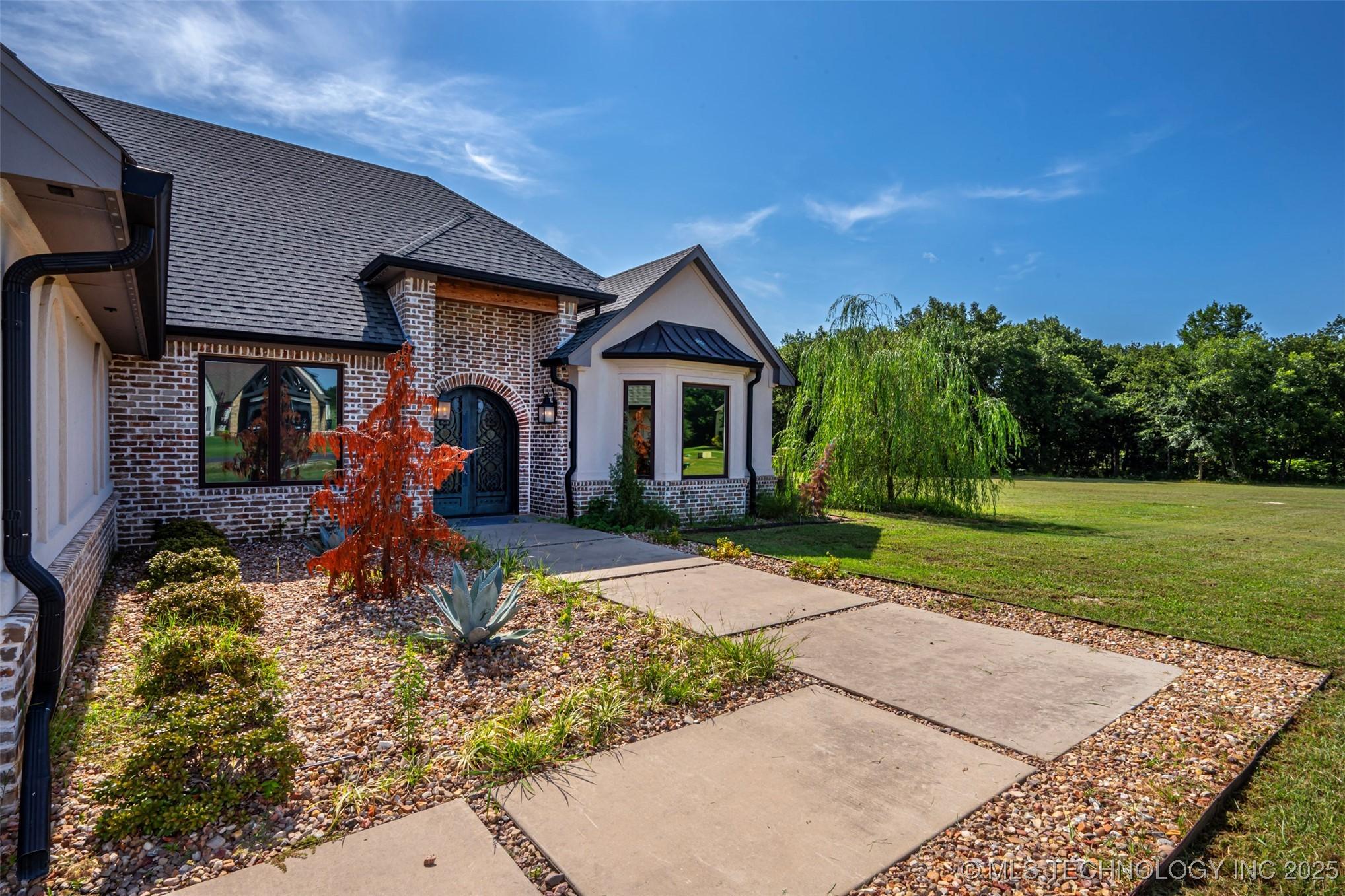Image 3: Front Walkway