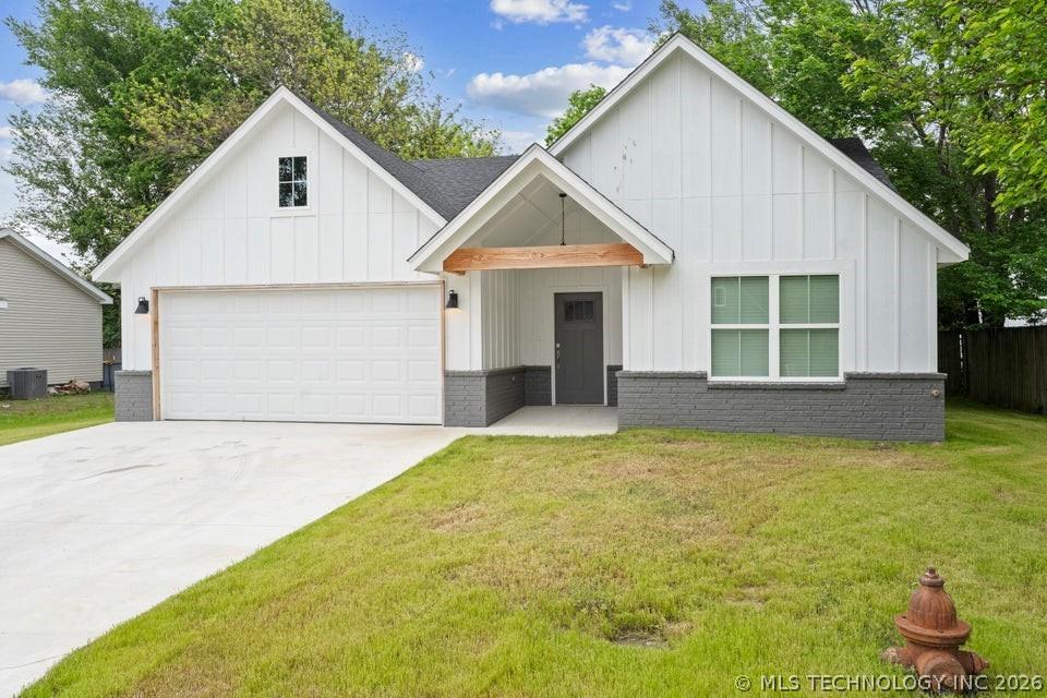 Image 2: Front Exterior Angle View