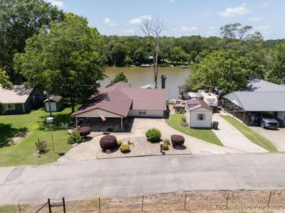 1064 Lakeside Drive