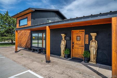 1402 S Commerce Street