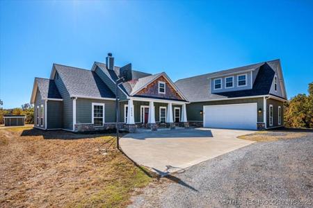 2000 E Leroy Road