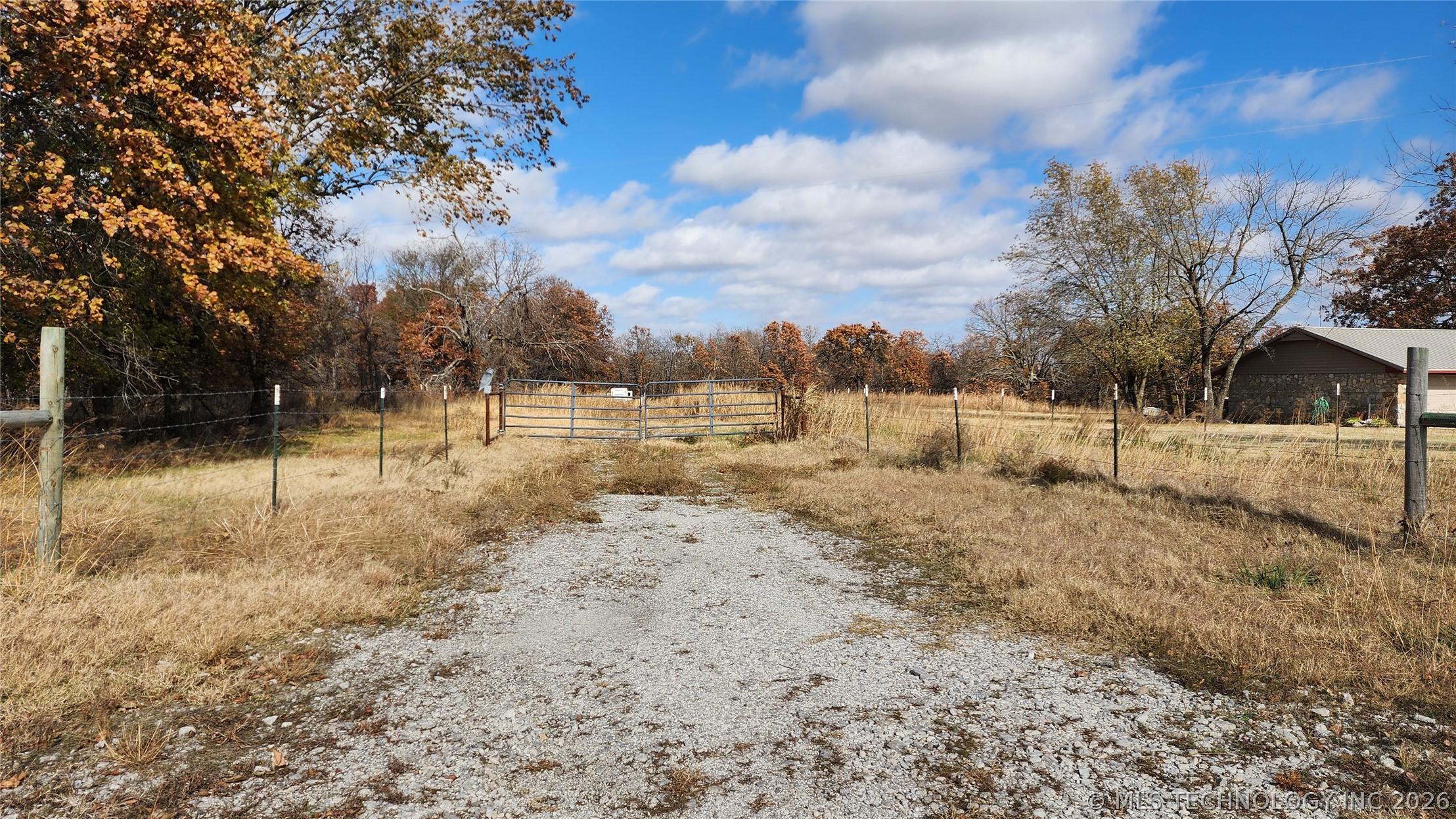 Image 2: driveway into property