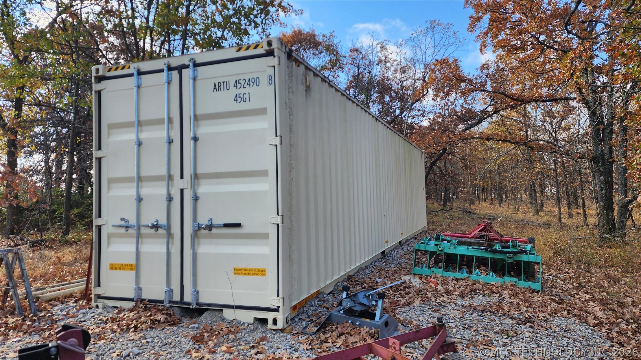Image 4: 40 ft container with doors on both ends