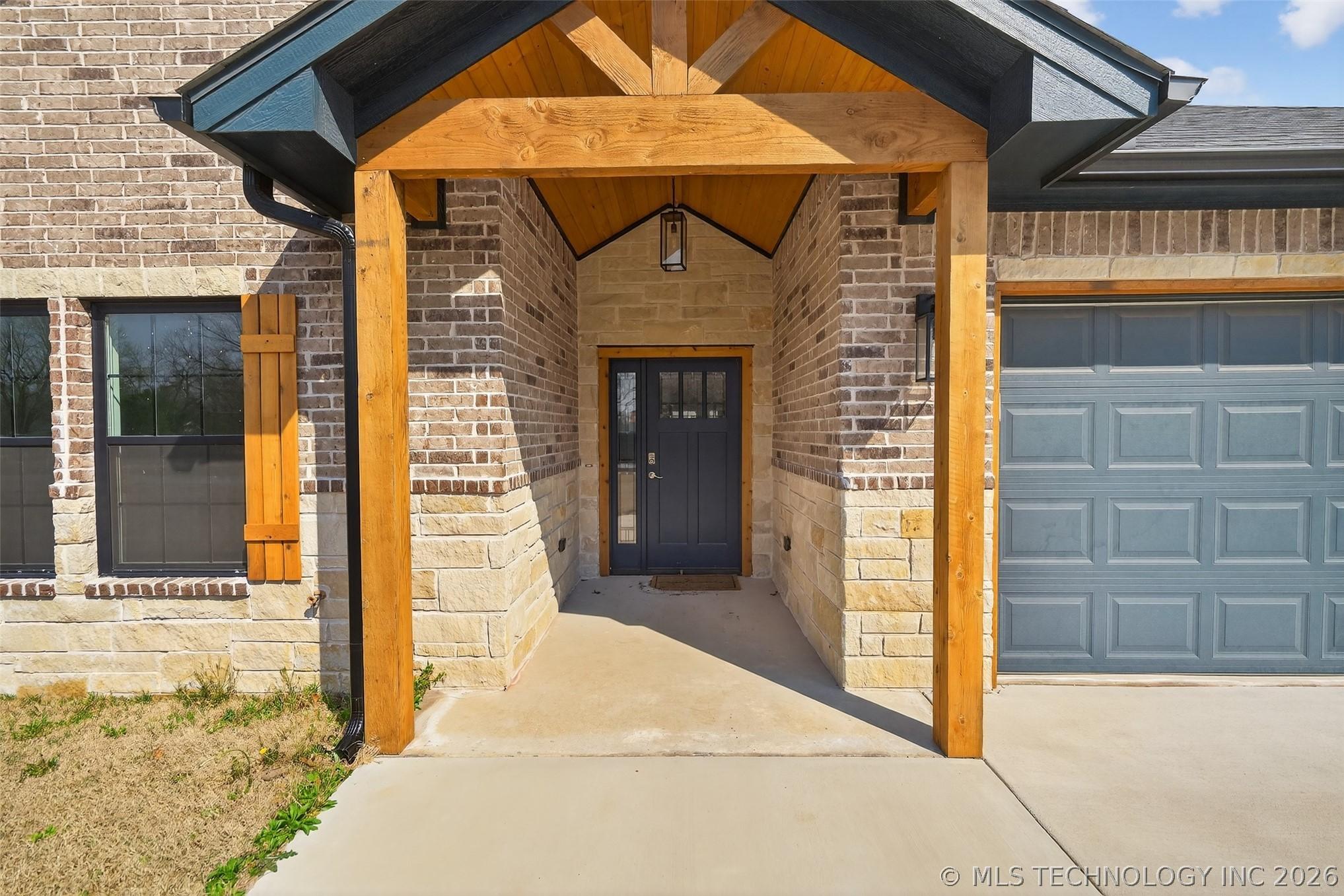 Image 4: Entrance