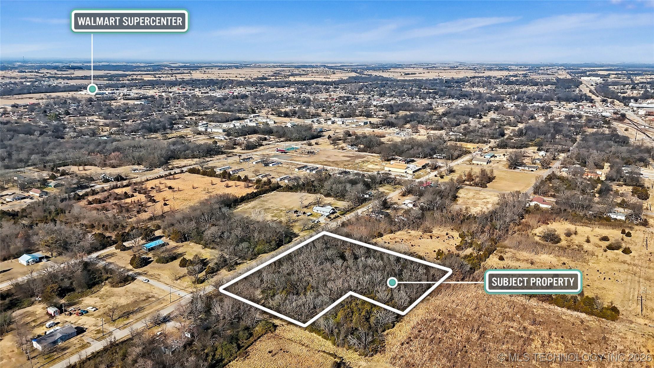 Image 3: Private wooded lot with quick access to nearby sto