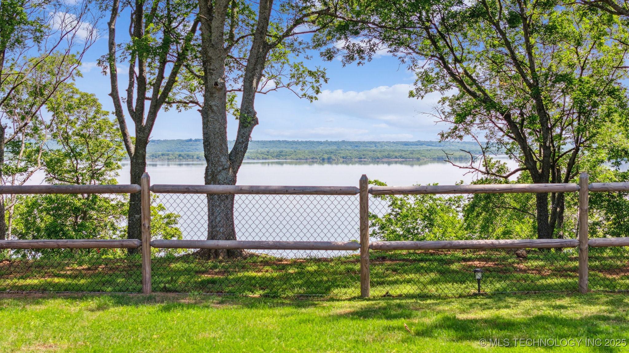 Image 2: The lot extends way beyond the fence and can be cl