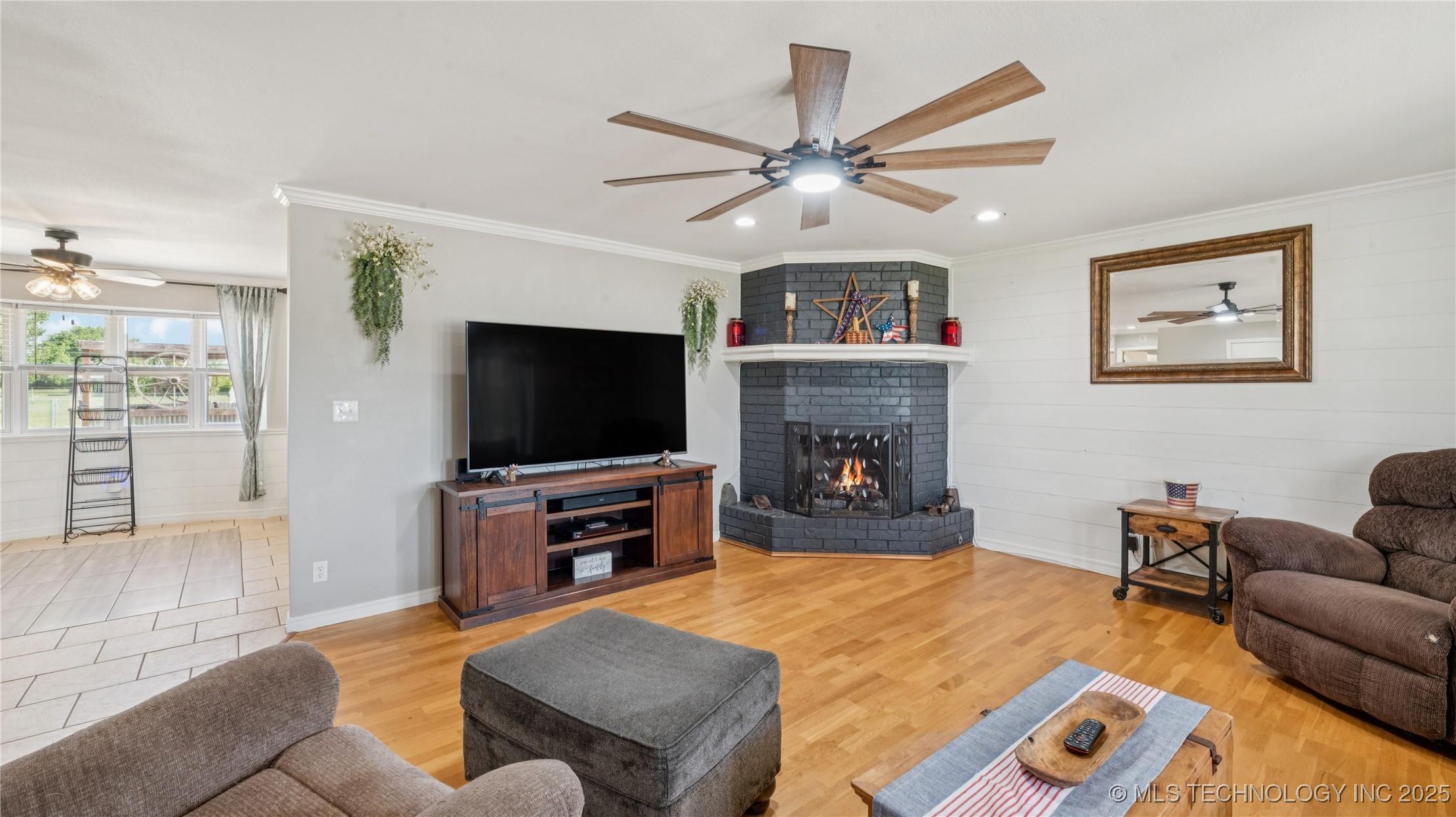 Image 3: Cozy evenings in the main living area!