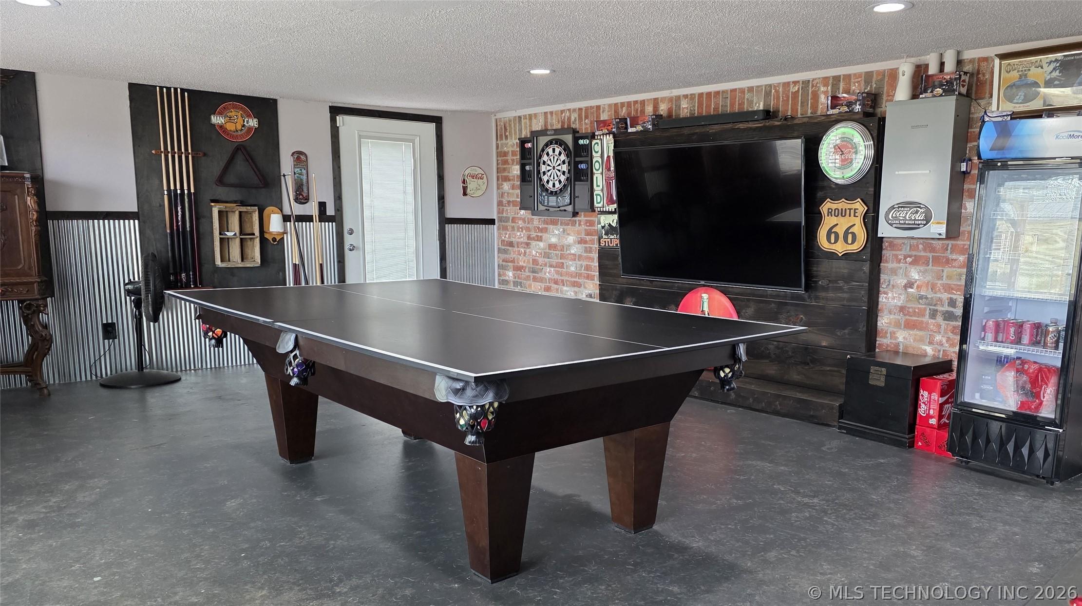 Image 4: Game room for friends and family!  Separate heat a