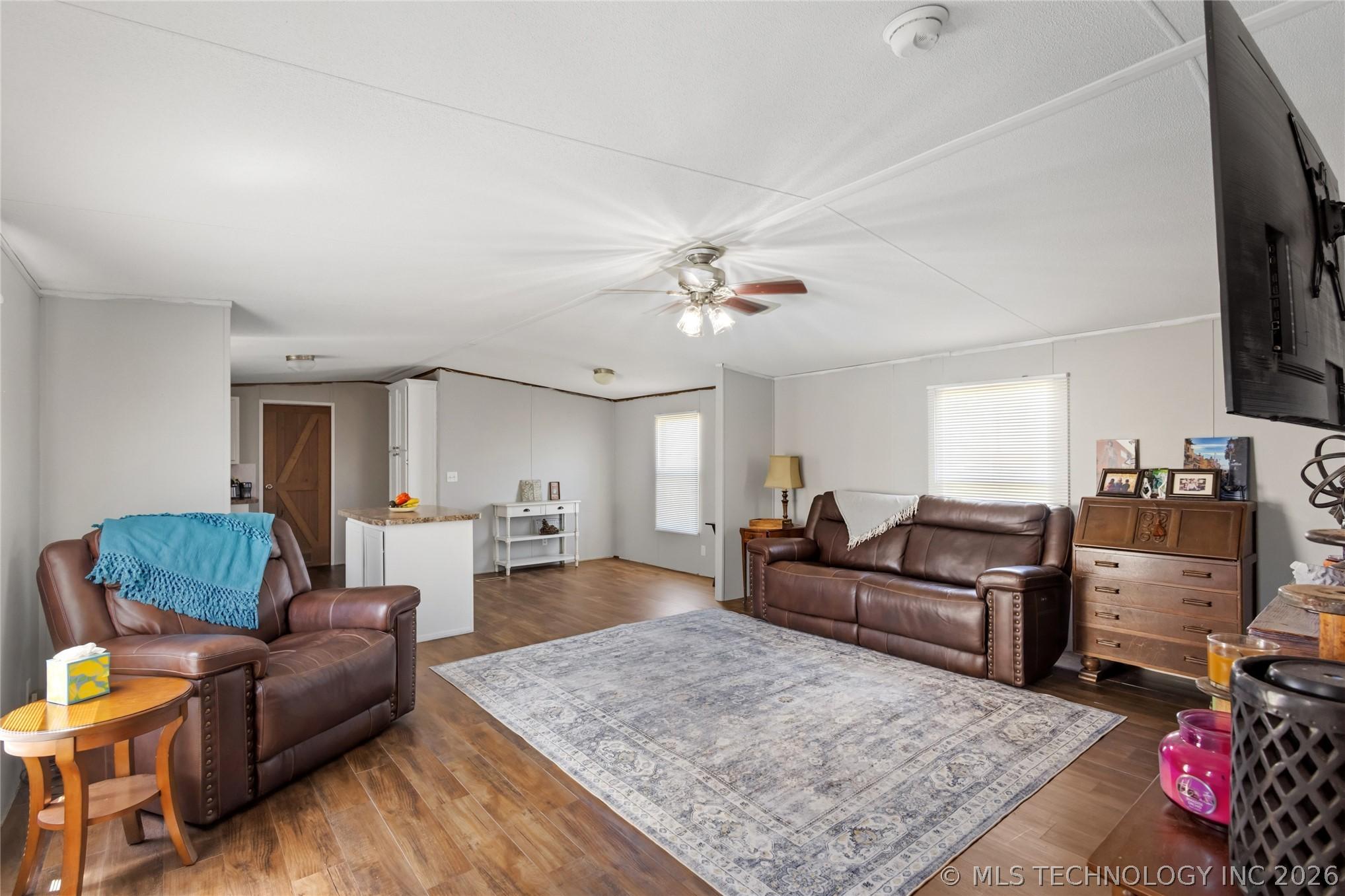 Image 2: Livingroom