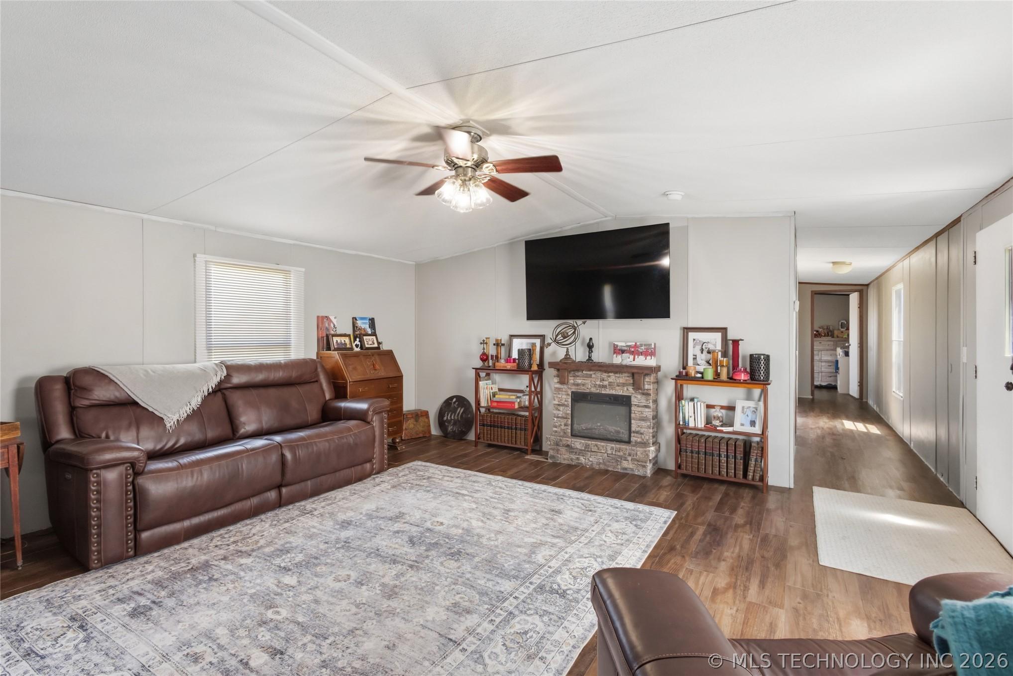 Image 3: Livingroom