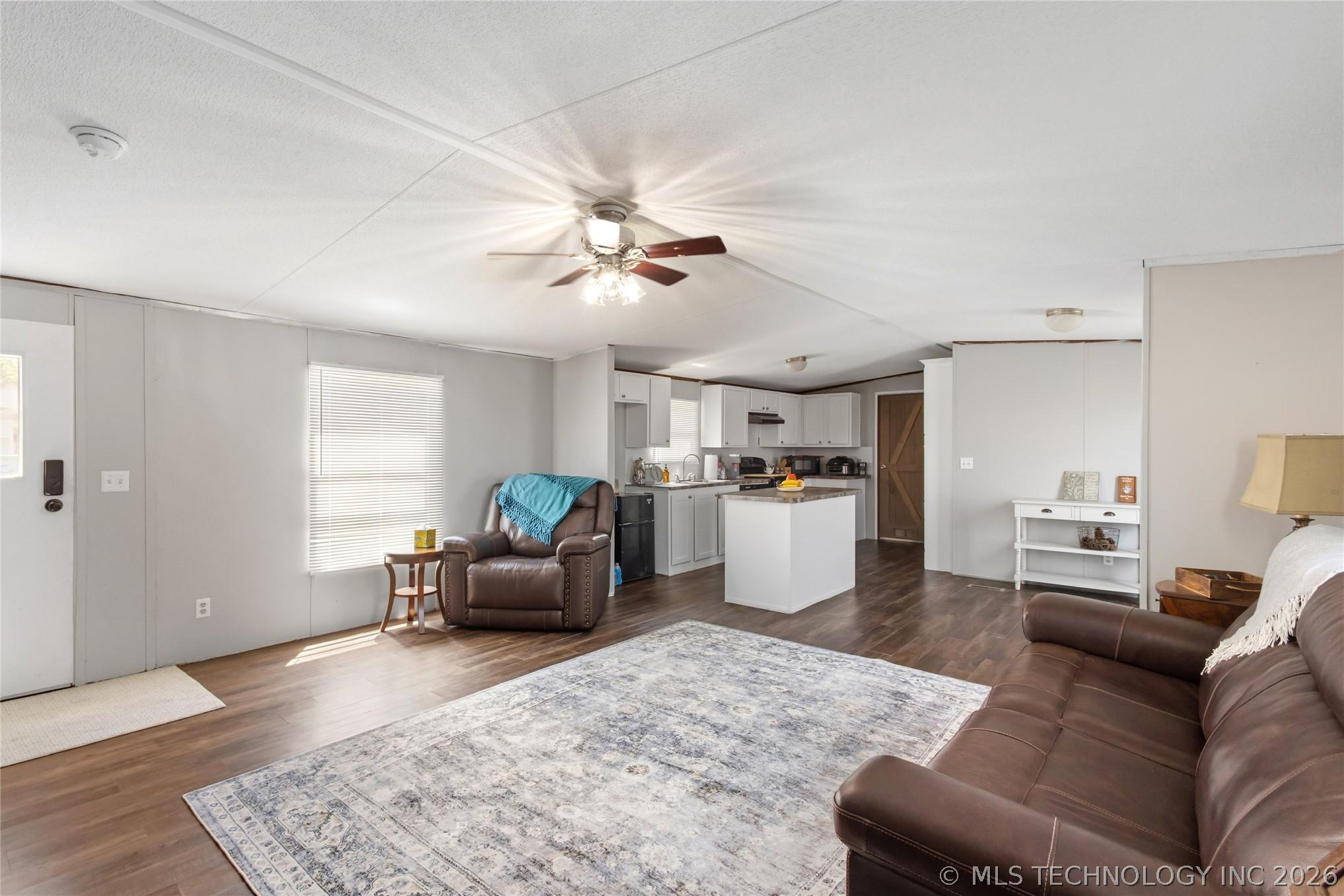 Image 4: Livingroom