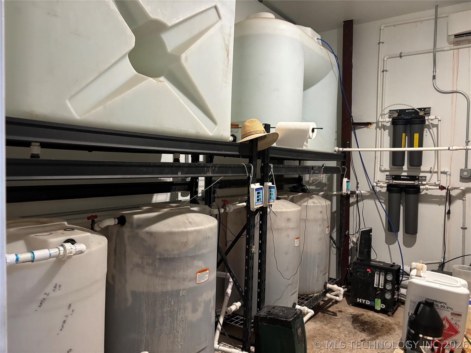 Image 3: Integrated water filtration and storage system fea