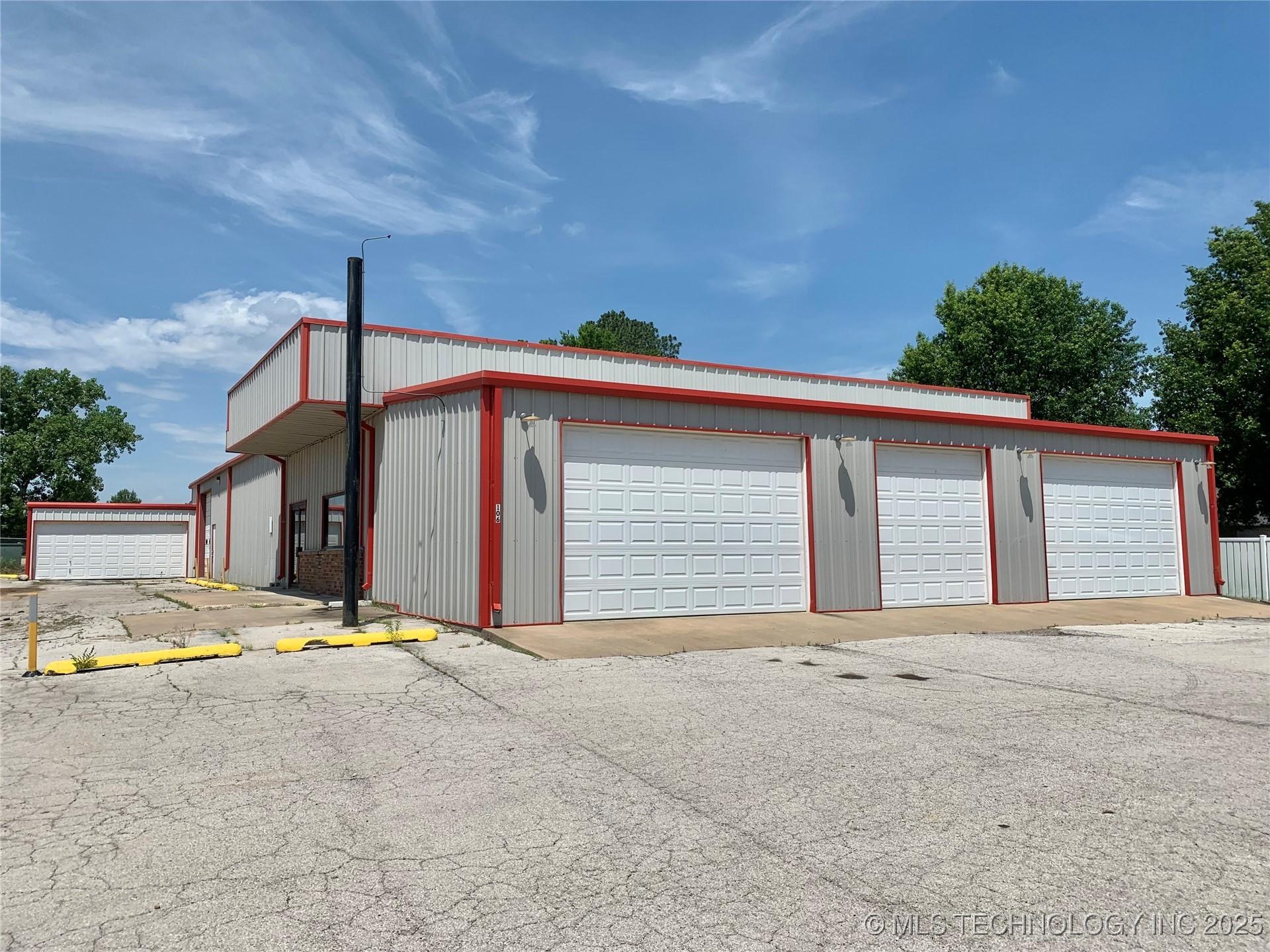 Image 1: 7200 Sq Ft enclosed