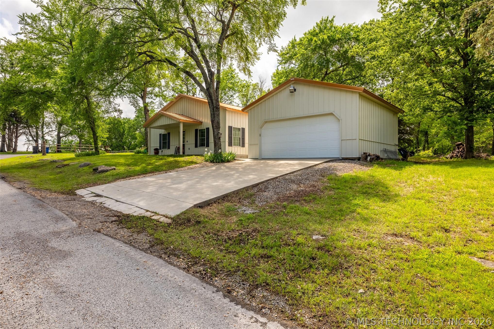 Image 3: Oversized double garage.