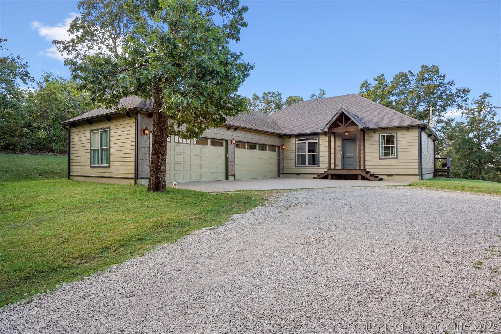 Image 3: Wide-angle view of the front exterior highlighting