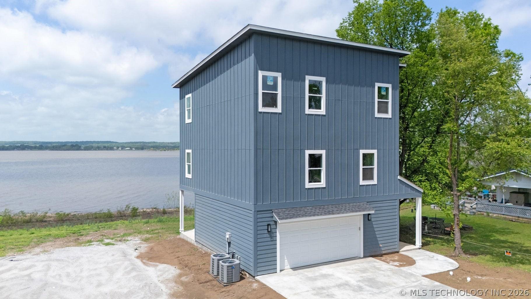 Image 2: Front