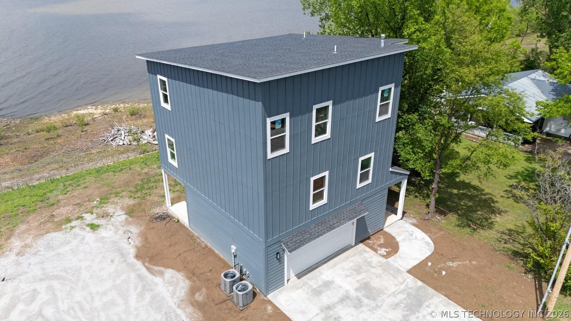 Image 4: Front