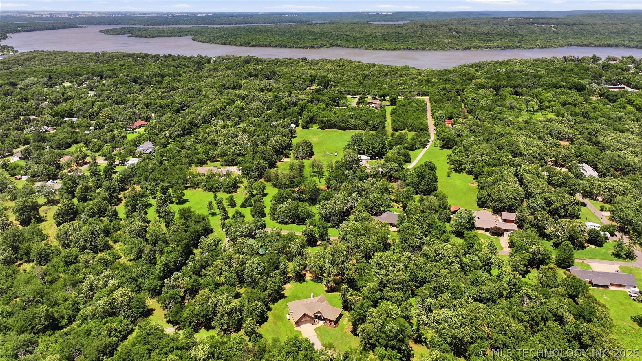 Image 3: Close to Fort Gibson lake!