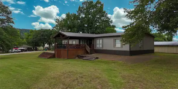 23 Holiday Village