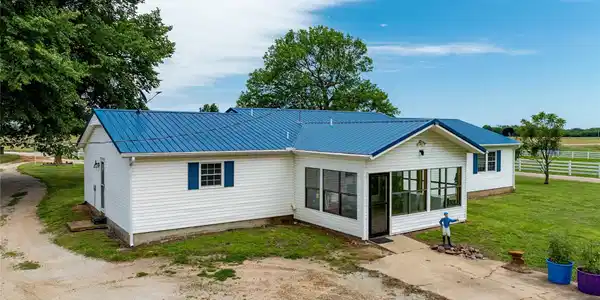 Image 3: Back of house