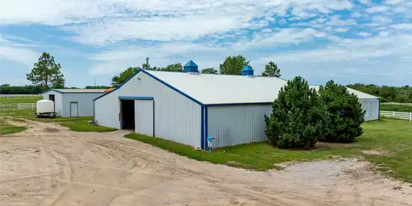 Image 4: Main barn