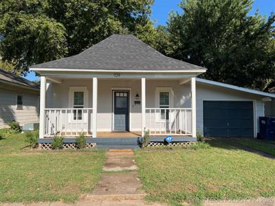 109 S Vine Avenue