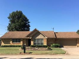 1401 N Choctaw Place E