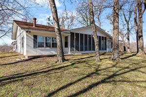 1027 Lakeside Drive N