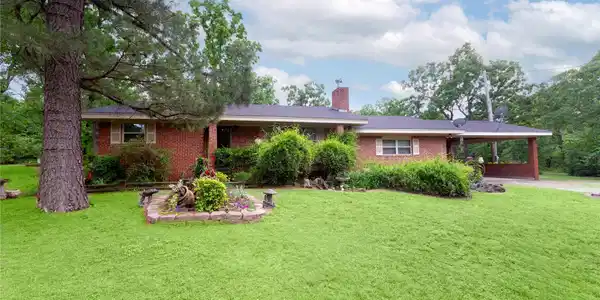 105 W Mockingbird Lane