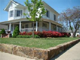 202 W 6th Street