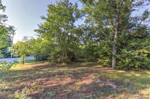 Lakeside Drive N