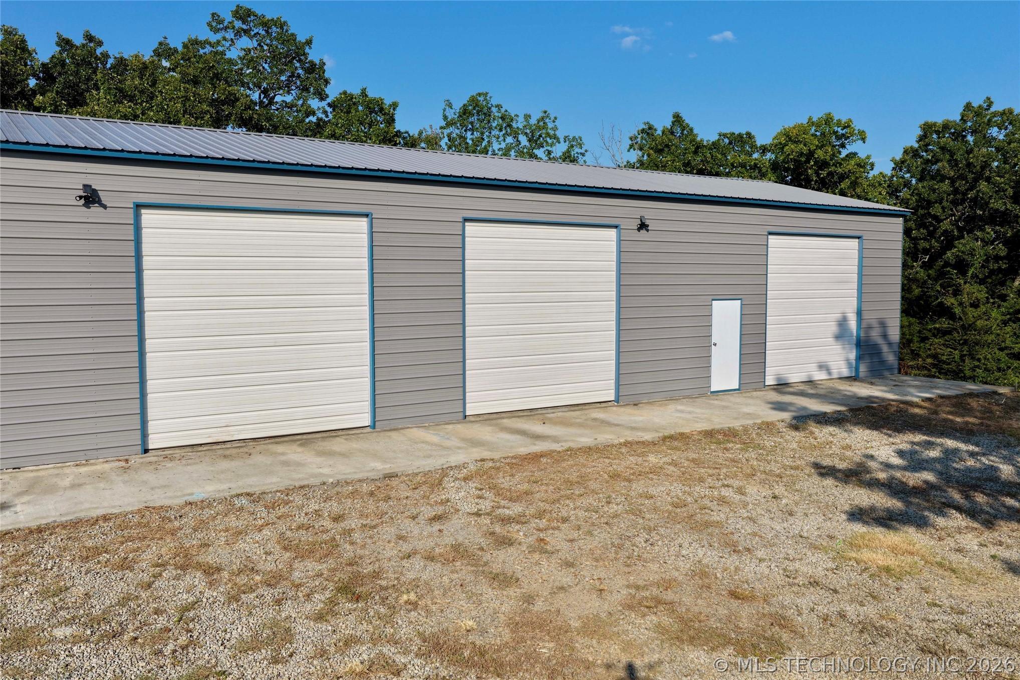 Image 3: Three Large Bays Inside