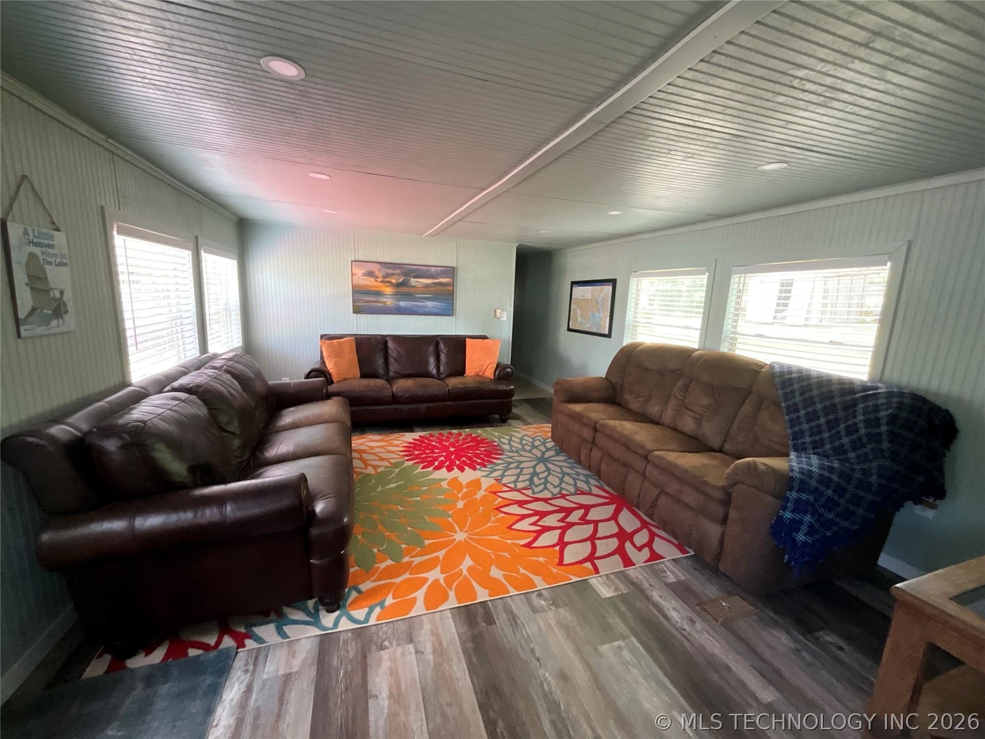 Image 4: living Room to the left as you enter front door