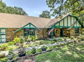8939 N Crestwood Drive