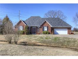 1401 NE Oakridge Drive