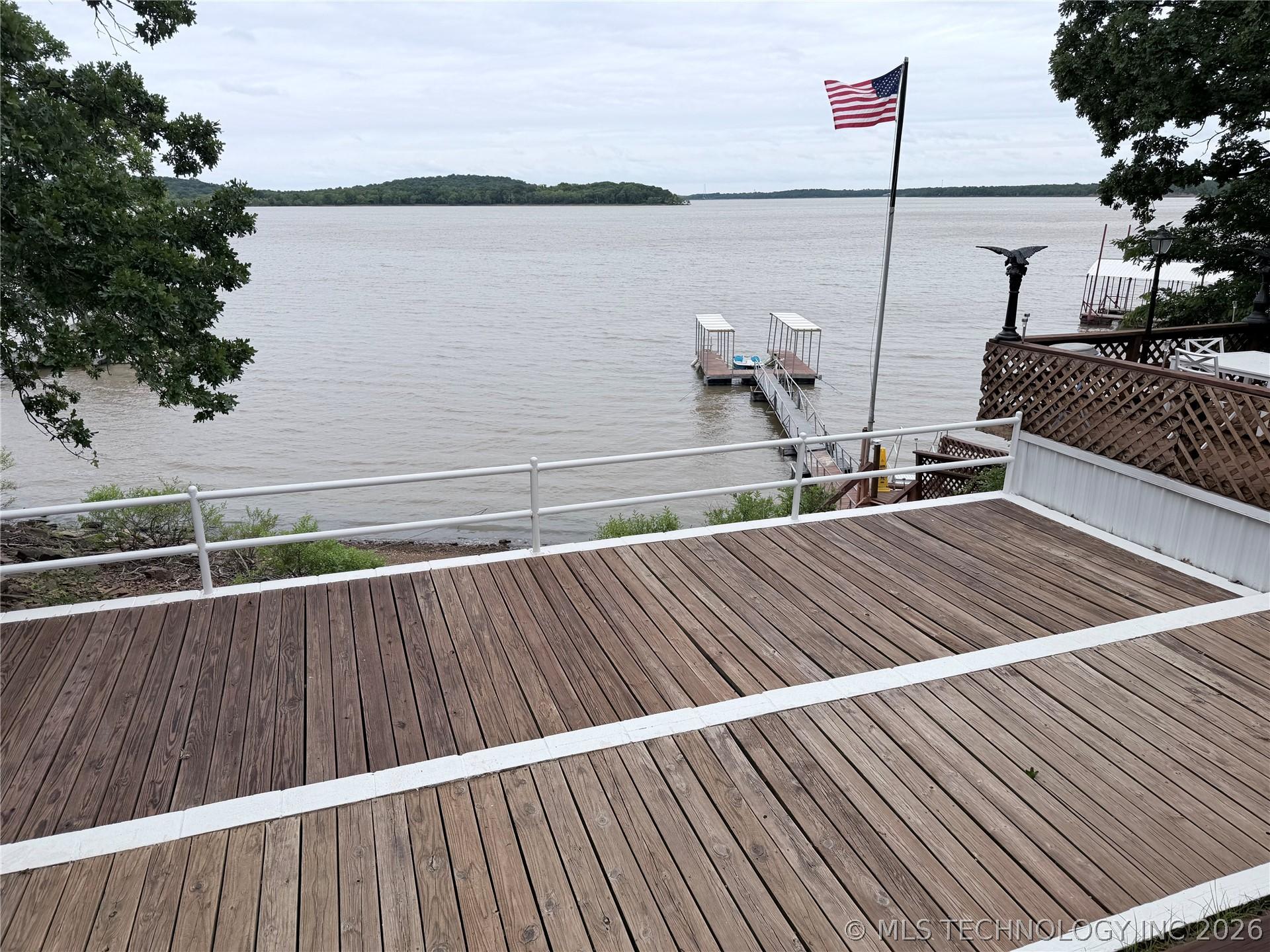 Image 2: Boat dock for use