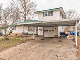 925 W Shawnee Avenue