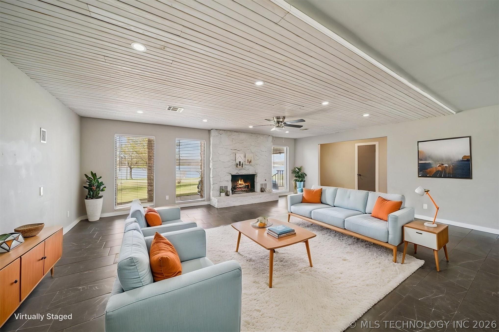 Image 4: Large Open Living